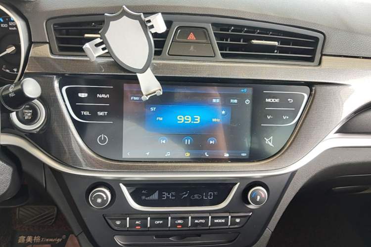 Used Geely Auto Emgrand 2017 Sedan Million Edition 1.3T CVT Upward Version Audio And AC Panel