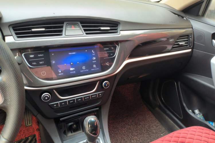 Used Geely Auto Emgrand 2017 Sedan Million Edition 1.5L CVT Upward Version Audio And AC Panel