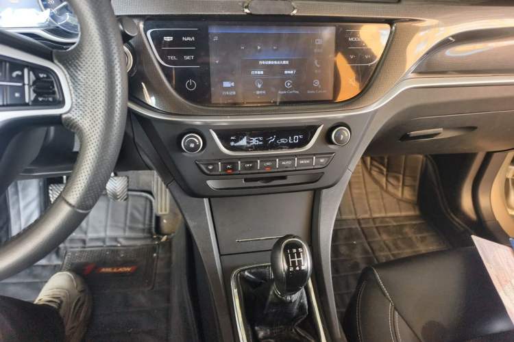 Used Geely Auto Emgrand 2017 Sedan Million Edition 1.5L Manual - Upward Version Audio And AC Panel