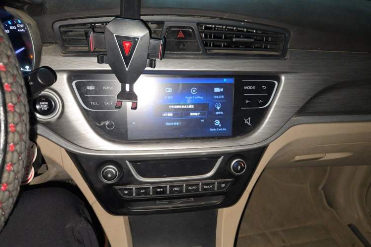 Used Geely Auto Emgrand 2017 Sedan Million Edition 1.5L Manual Luxury Model Audio And AC Panel