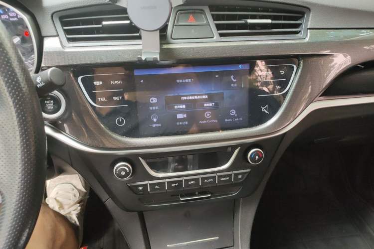 Used Geely Auto Emgrand 2017 Sedan Million Edition 1.5L Manual - Upward Version Audio And AC Panel