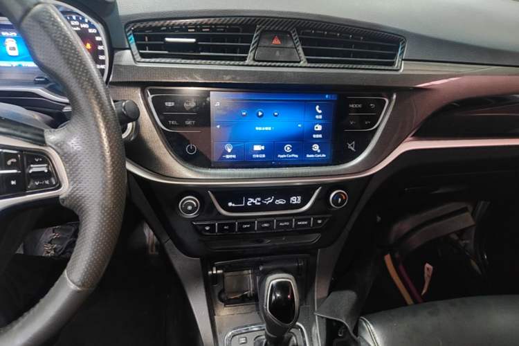 Used Geely Auto Emgrand 2017 Sedan Million Edition 1.3T CVT Upward Version Audio And AC Panel