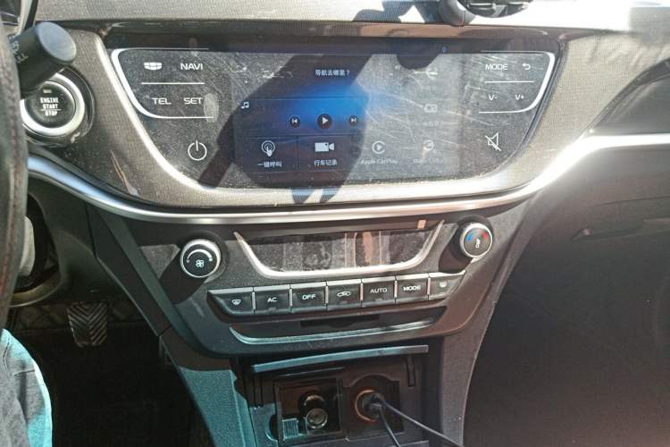 Used Geely Auto Emgrand 2017 Sedan Million Edition 1.5L Manual - Upward Version Audio And AC Panel
