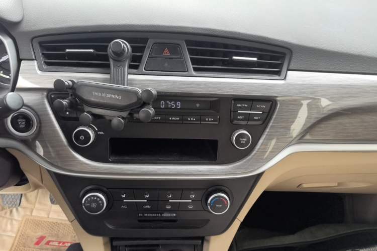Used Geely Auto Emgrand 2017 Sedan Million Edition 1.5L Manual Fashion Model Audio And AC Panel