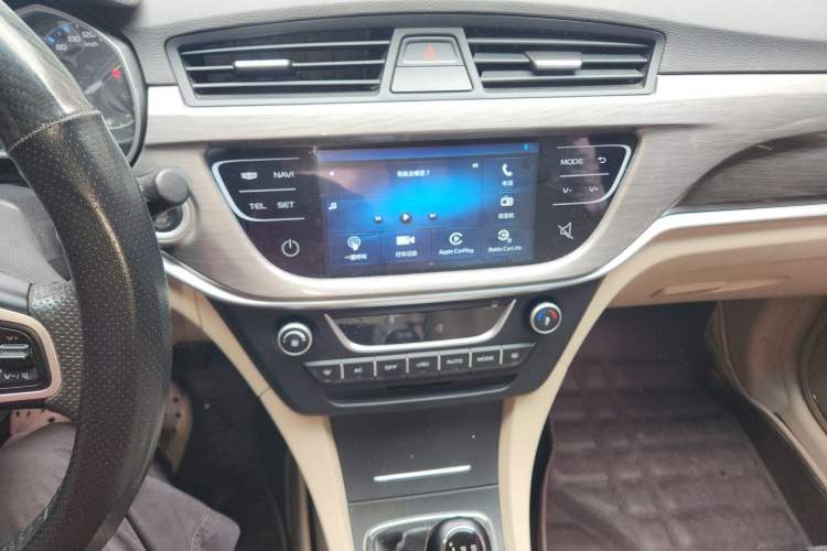 Used Geely Auto Emgrand 2017 Sedan Million Edition 1.5L Manual Luxury Model Audio And AC Panel