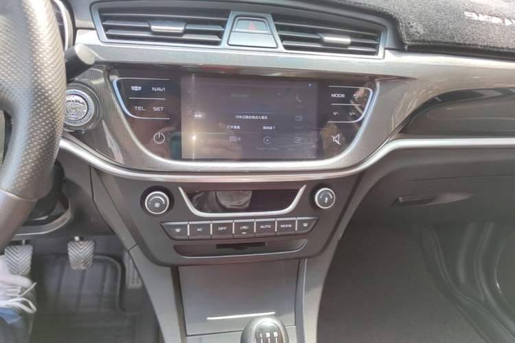 Used Geely Auto Emgrand 2017 Sedan Million Edition 1.5L Manual - Upward Version Audio And AC Panel