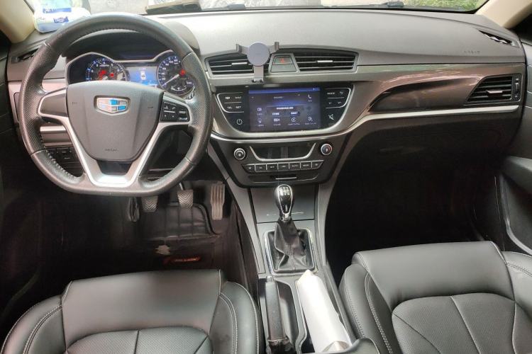 Used Geely Auto Emgrand 2017 Sedan Million Edition 1.5L Manual - Upward Version Center Console