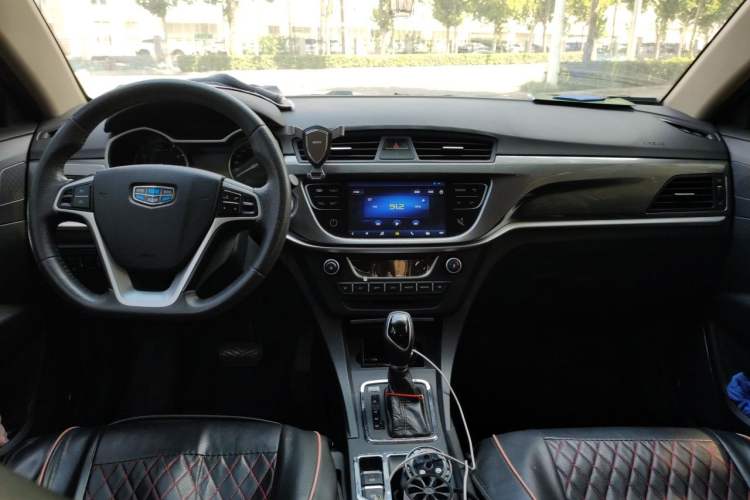 Used Geely Auto Emgrand 2017 Sedan Million Edition 1.5L CVT Upward Version Center Console