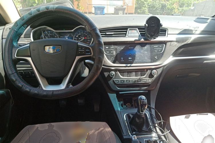 Used Geely Auto Emgrand 2017 Sedan Million Edition 1.5L Manual - Upward Version Center Console