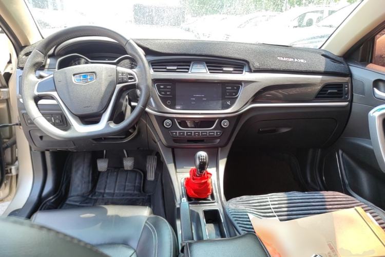 Used Geely Auto Emgrand 2017 Sedan Million Edition 1.5L Manual - Upward Version Center Console