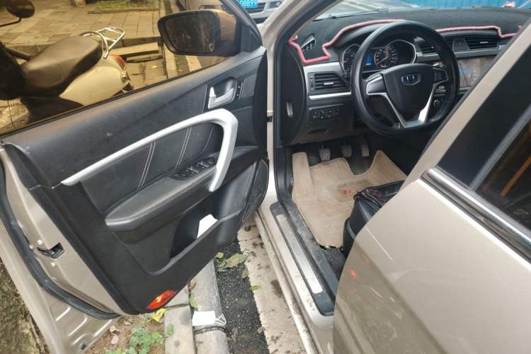Used Geely Auto Emgrand 2017 Sedan Million Edition 1.5L Manual Upward Connect Version Driver Seat
