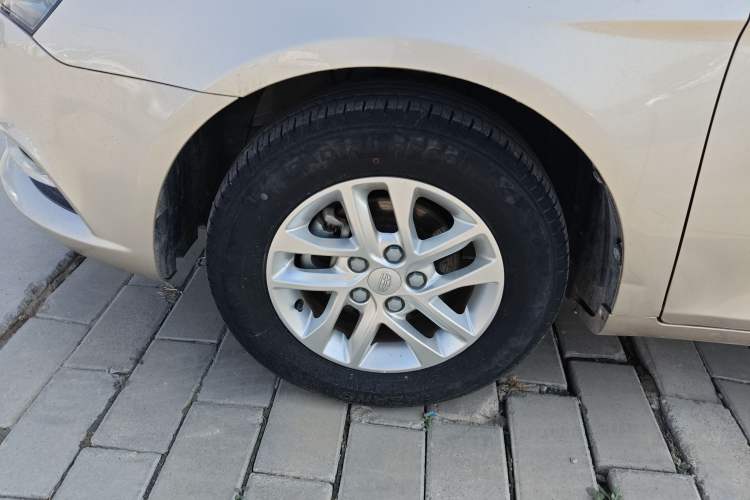 Used Geely Auto Emgrand 2017 Sedan Million Edition 1.5L Manual Luxury Model Exterior 4