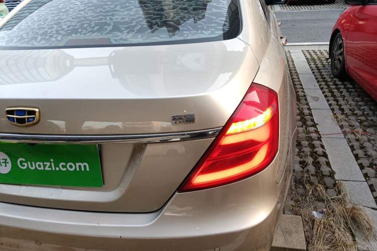 Used Geely Auto Emgrand 2017 Sedan Million Edition 1.5L Manual Luxury Model Exterior 6