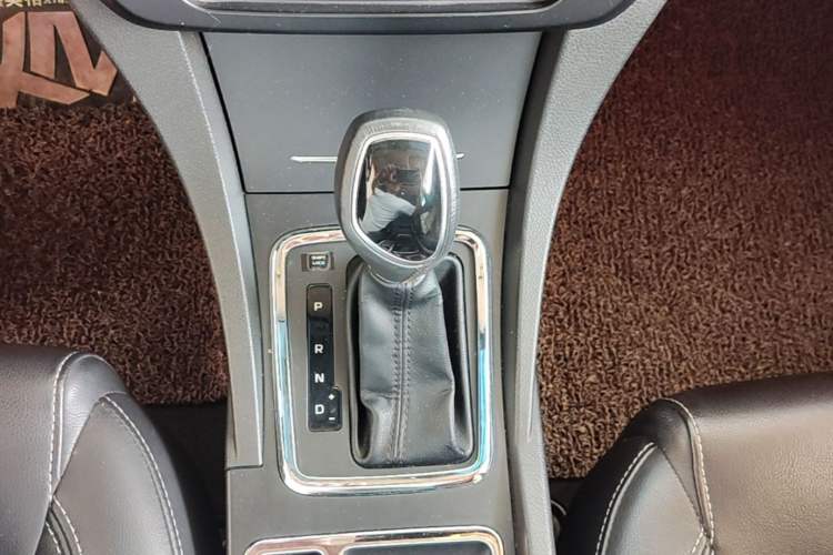Used Geely Auto Emgrand 2017 Sedan Million Edition 1.3T CVT Upward Version Gear Lever