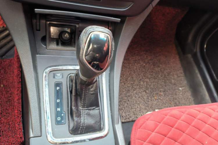 Used Geely Auto Emgrand 2017 Sedan Million Edition 1.5L CVT Upward Version Gear Lever