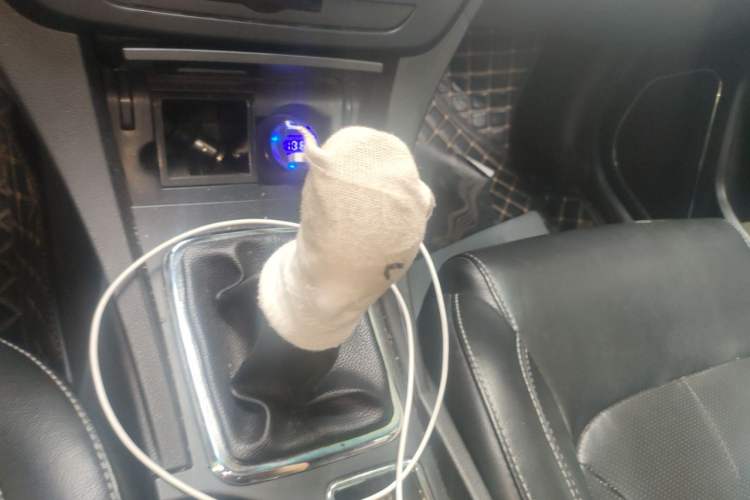 Used Geely Auto Emgrand 2017 Sedan Million Edition 1.5L Manual Fashion Model Gear Lever