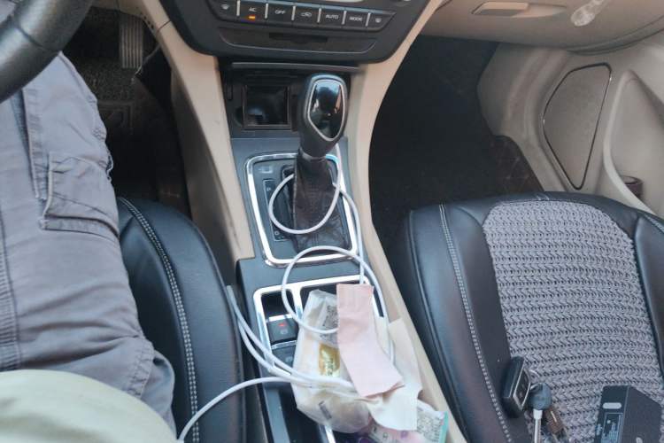 Used Geely Auto Emgrand 2017 Sedan Million Edition 1.5L CVT Luxury Model Gear Lever
