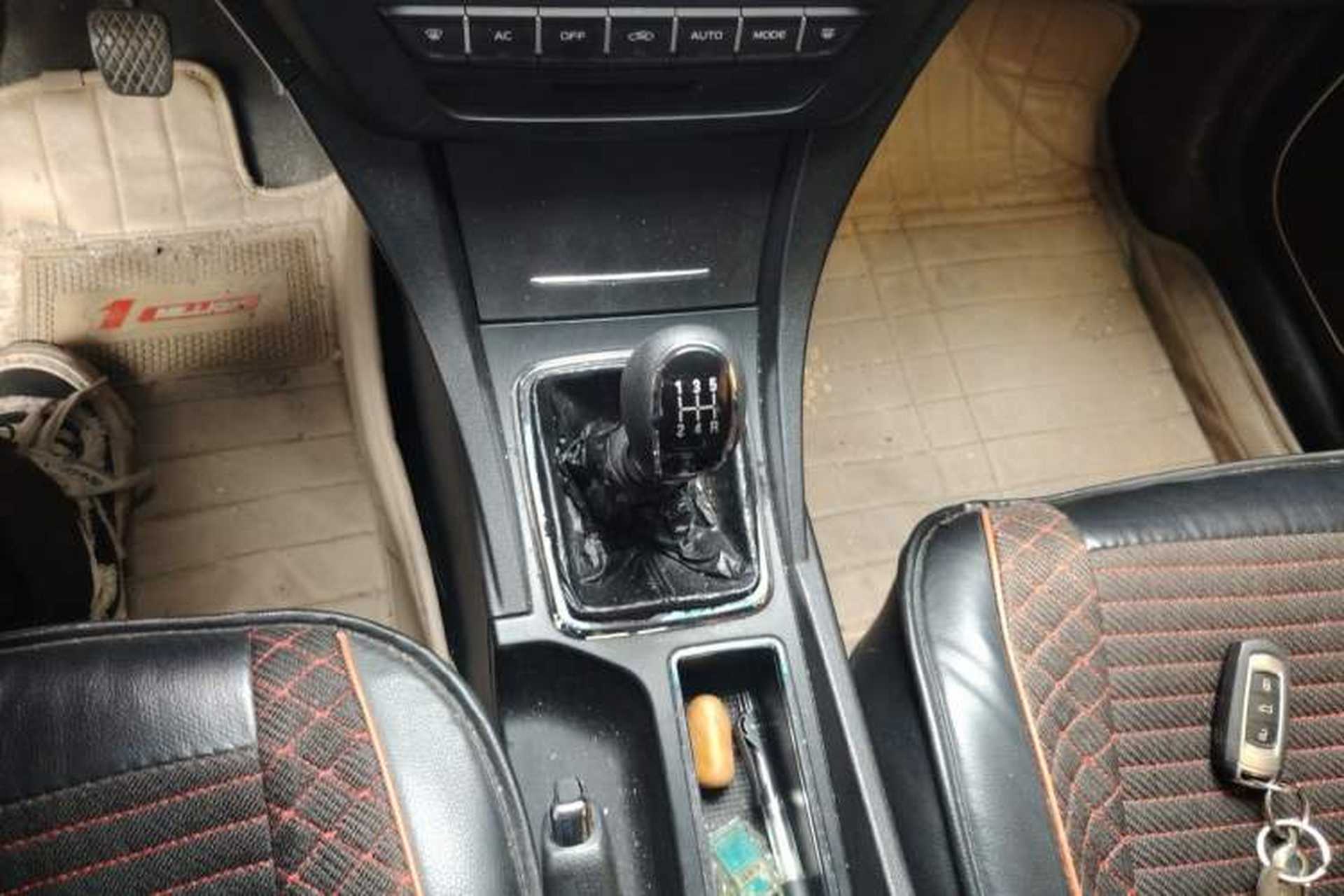 Used Geely Auto Emgrand 2017 Sedan Million Edition 1.5L Manual Upward Connect Version Gear Lever