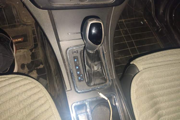 Used Geely Auto Emgrand 2017 Sedan Million Edition 1.5L CVT Upward Version Gear Lever