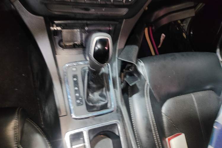 Used Geely Auto Emgrand 2017 Sedan Million Edition 1.3T CVT Upward Version Gear Lever