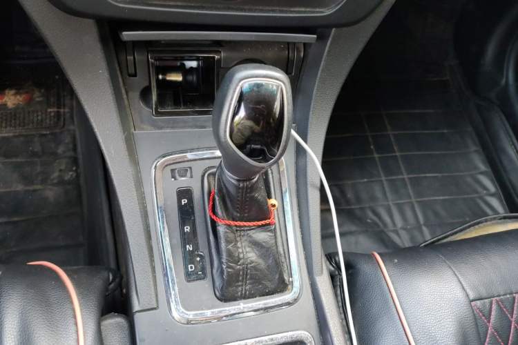 Used Geely Auto Emgrand 2017 Sedan Million Edition 1.5L CVT Upward Version Gear Lever
