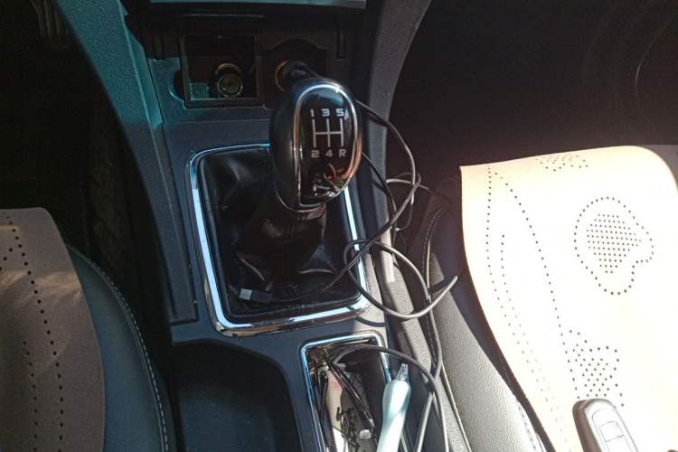 Used Geely Auto Emgrand 2017 Sedan Million Edition 1.5L Manual - Upward Version Gear Lever
