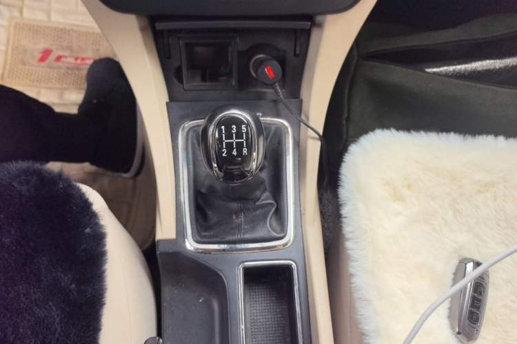 Used Geely Auto Emgrand 2017 Sedan Million Edition 1.5L Manual Fashion Model Gear Lever