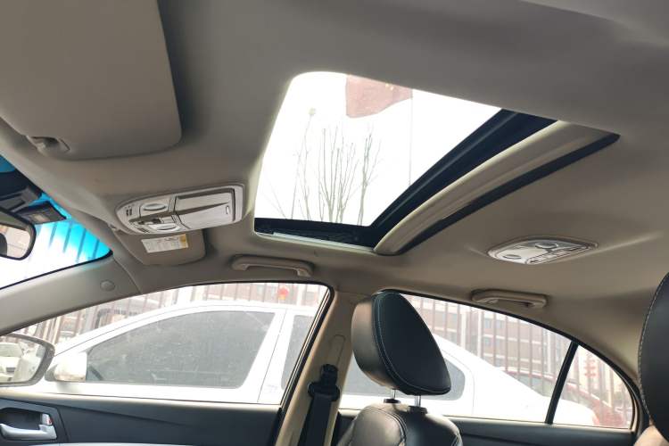 Used Geely Auto Emgrand 2017 Sedan Million Edition 1.5L Manual - Upward Version Headliner