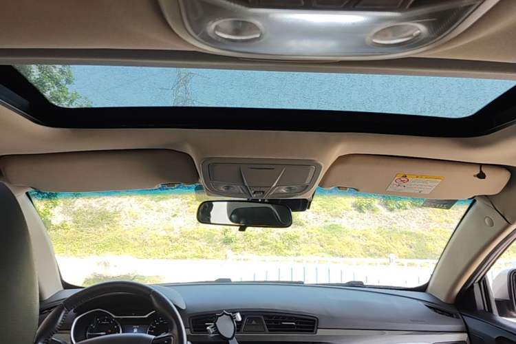 Used Geely Auto Emgrand 2017 Sedan Million Edition 1.3T CVT Upward Version Headliner