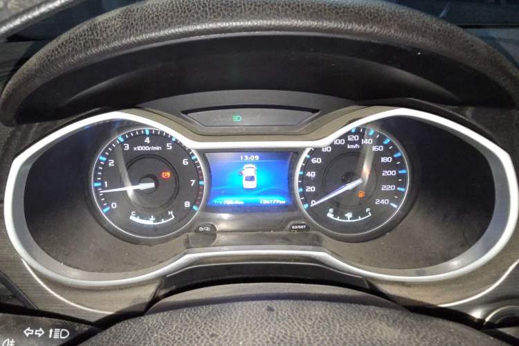 Used Geely Auto Emgrand 2017 Sedan Million Edition 1.5L Manual Luxury Model Instrument Cluster