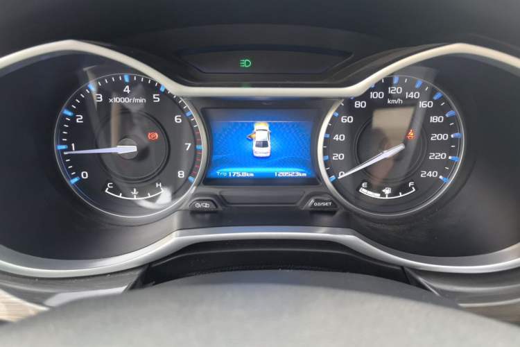 Used Geely Auto Emgrand 2017 Sedan Million Edition 1.5L Manual Fashion Model Instrument Cluster