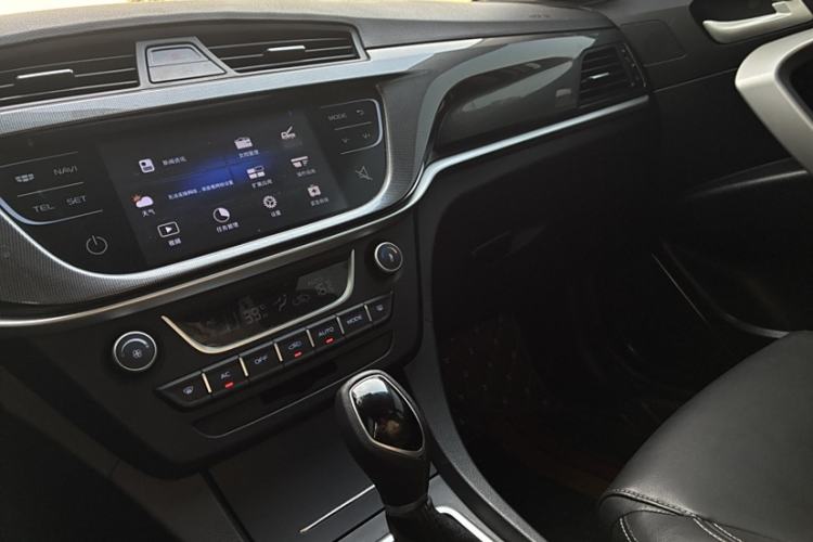 Used Geely Auto Emgrand 2017 Sedan Million Edition 1.5L CVT Upward Version Interior 2