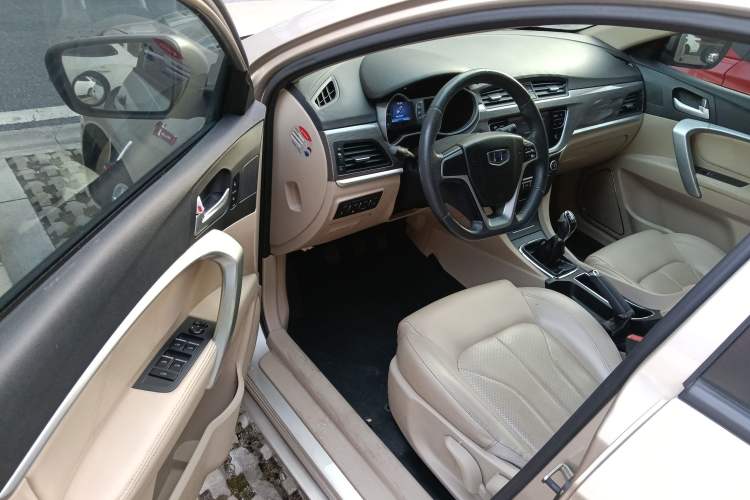Used Geely Auto Emgrand 2017 Sedan Million Edition 1.5L Manual Luxury Model Interior 3