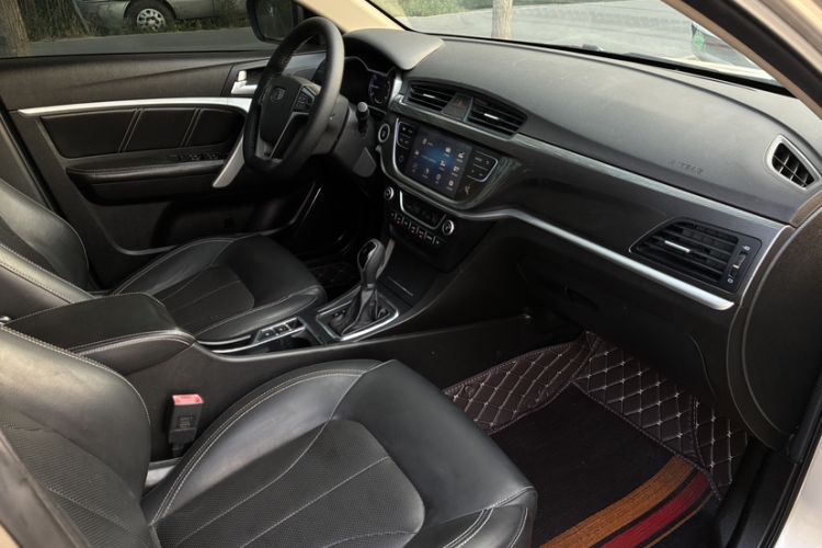 Used Geely Auto Emgrand 2017 Sedan Million Edition 1.5L CVT Upward Version Interior 4