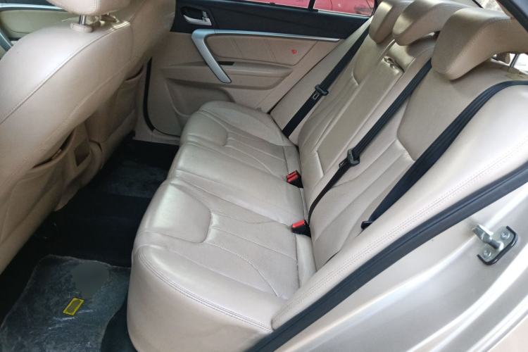 Used Geely Auto Emgrand 2017 Sedan Million Edition 1.5L Manual Luxury Model Interior 4