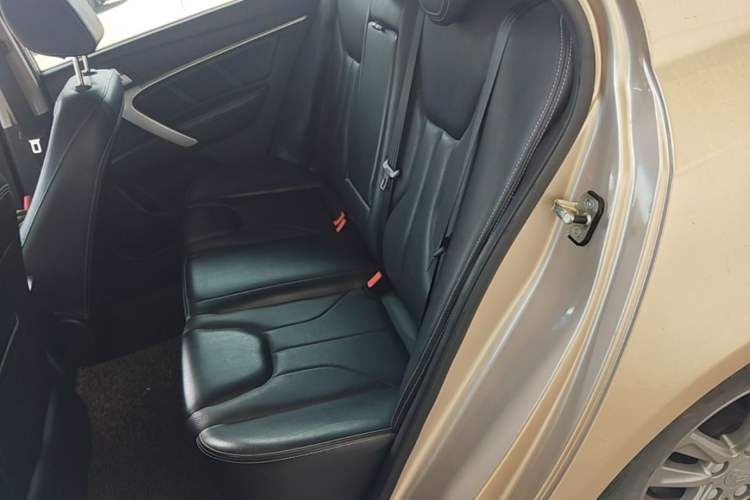 Used Geely Auto Emgrand 2017 Sedan Million Edition 1.3T CVT Upward Version Left Rear Seat