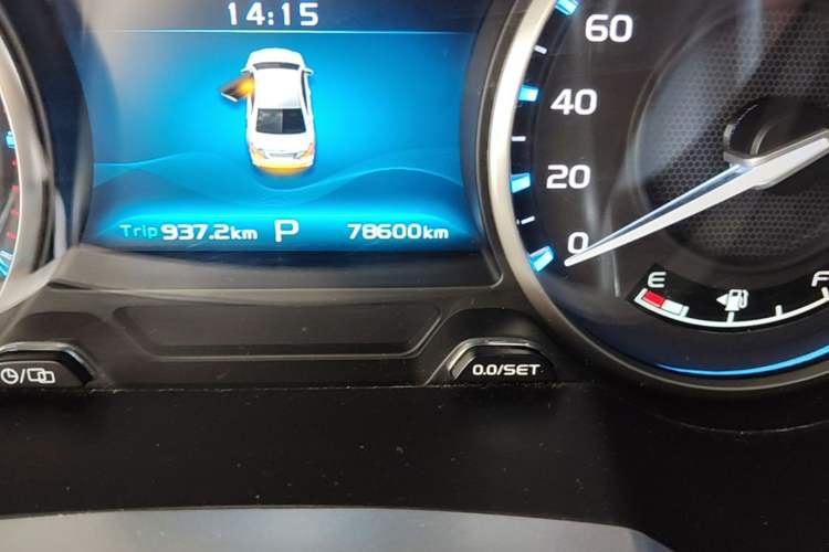 Used Geely Auto Emgrand 2017 Sedan Million Edition 1.3T CVT Upward Version Odometer Close Up
