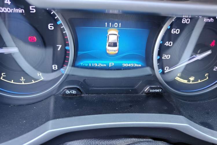 Used Geely Auto Emgrand 2017 Sedan Million Edition 1.5L CVT Upward Version Odometer Close Up