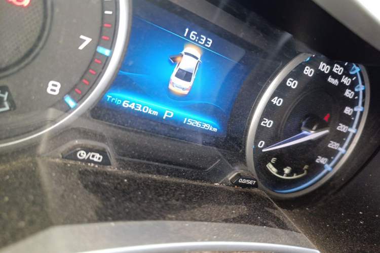 Used Geely Auto Emgrand 2017 Sedan Million Edition 1.3T CVT Upward Version Odometer Close Up