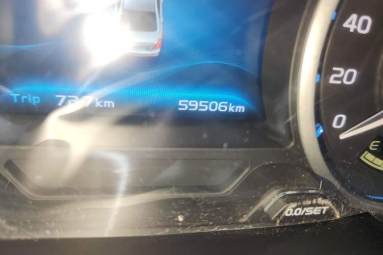Used Geely Auto Emgrand 2017 Sedan Million Edition 1.5L Manual Luxury Model Odometer Close Up