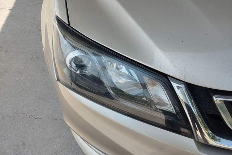 Used Geely Auto Emgrand 2017 Sedan Million Edition 1.3T CVT Upward Version Right Front Headlight