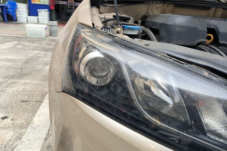 Used Geely Auto Emgrand 2017 Sedan Million Edition 1.5L CVT Upward Version Right Front Headlight