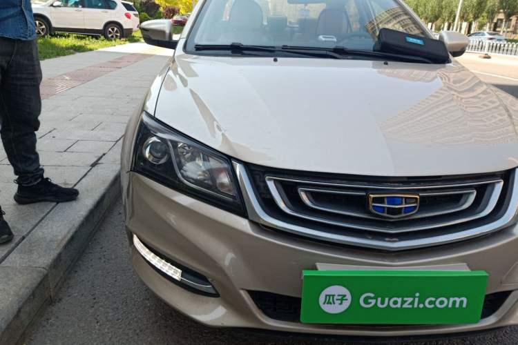Used Geely Auto Emgrand 2017 Sedan Million Edition 1.5L CVT Luxury Model Right Front Headlight