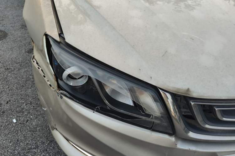 Used Geely Auto Emgrand 2017 Sedan Million Edition 1.5L CVT Luxury Model Right Front Headlight