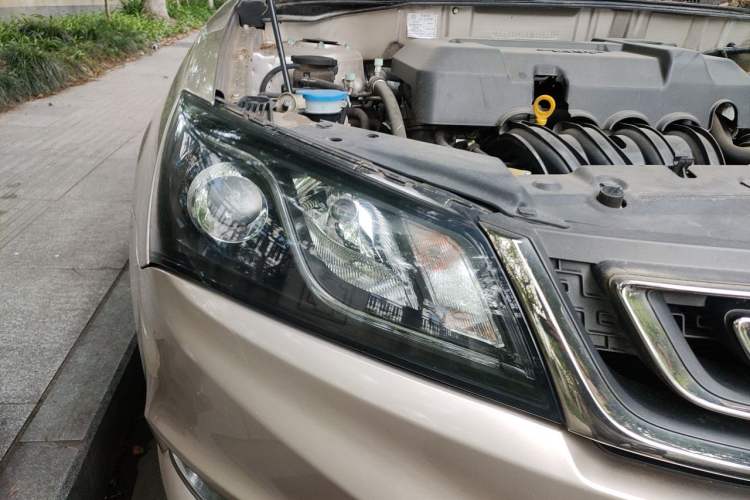 Used Geely Auto Emgrand 2017 Sedan Million Edition 1.5L Manual - Upward Version Right Front Headlight