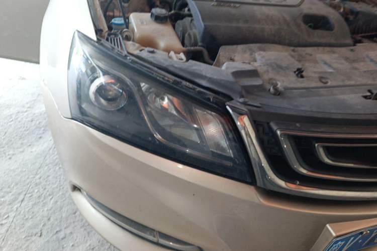 Used Geely Auto Emgrand 2017 Sedan Million Edition 1.3T CVT Upward Version Right Front Headlight