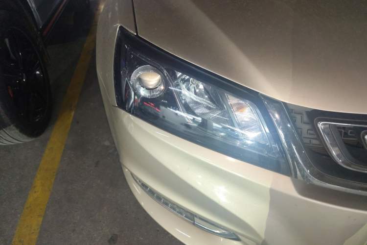 Used Geely Auto Emgrand 2017 Sedan Million Edition 1.5L CVT Upward Version Right Front Headlight