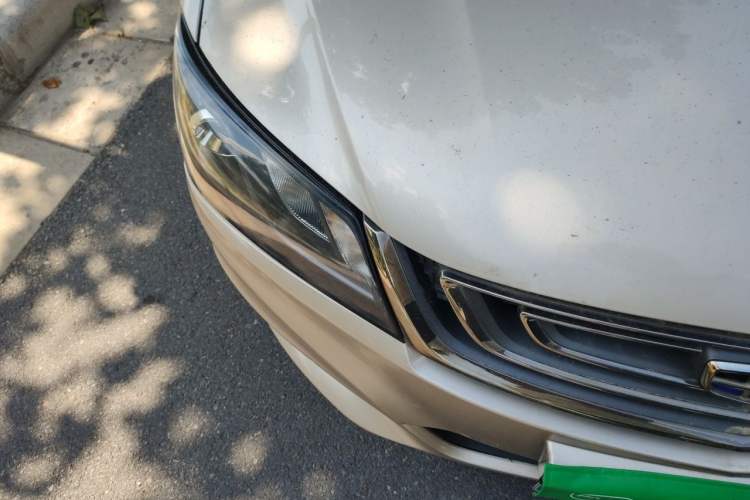 Used Geely Auto Emgrand 2017 Sedan Million Edition 1.5L CVT Upward Version Right Front Headlight