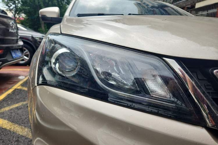 Used Geely Auto Emgrand 2017 Sedan Million Edition 1.5L Manual Luxury Model Right Front Headlight