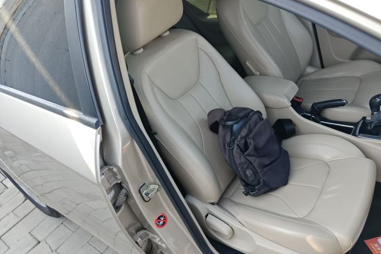 Used Geely Auto Emgrand 2017 Sedan Million Edition 1.5L Manual Luxury Model Right Front Seat